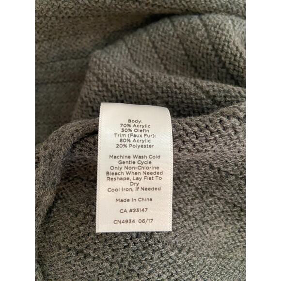 Talbots Faux Fur Cable Knit Poncho Gray Cowl Neck Triangular Hem Sweater, Sm/Med - Picture 8 of 8